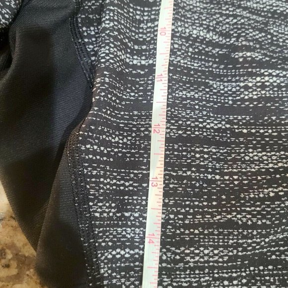 Lululemon Mens Running Shorts with Biker Lining - Picture 4 of 8